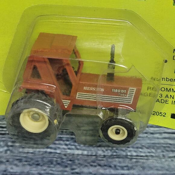 Vintage mini toys Inc 1/64 scale Hesston 1180 DT Turbo tractor brown/white - Picture 2 of 9